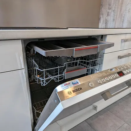 Διαμέρισμα Myflat Mit 6 Betten, 3 Schlafzimmern Und Balkon Bei Leipzig Bmw, Amazon, Porsche, Messe