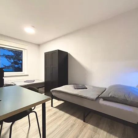 Myflat Mit 6 Betten, 3 Schlafzimmern Und Balkon Bei Leipzig Bmw, Amazon, Porsche, Messe *