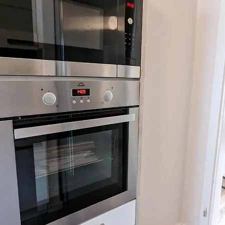 Myflat Mit 6 Betten, 3 Schlafzimmern Und Balkon Bei Leipzig Bmw, Amazon, Porsche, Messe * Jesewitz