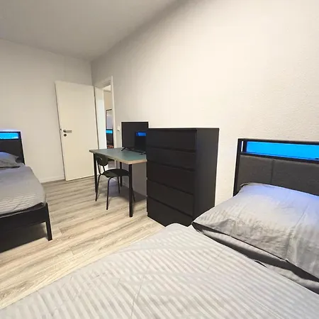 Myflat Mit 6 Betten, 3 Schlafzimmern Und Balkon Bei Leipzig Bmw, Amazon, Porsche, Messe Jesewitz