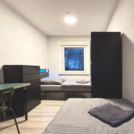 Myflat Mit 6 Betten, 3 Schlafzimmern Und Balkon Bei Leipzig Bmw, Amazon, Porsche, Messe Διαμέρισμα Jesewitz