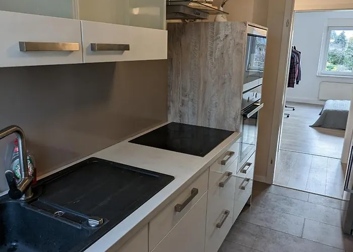 Myflat Mit 6 Betten, 3 Schlafzimmern Und Balkon Bei Leipzig Bmw, Amazon, Porsche, Messe *