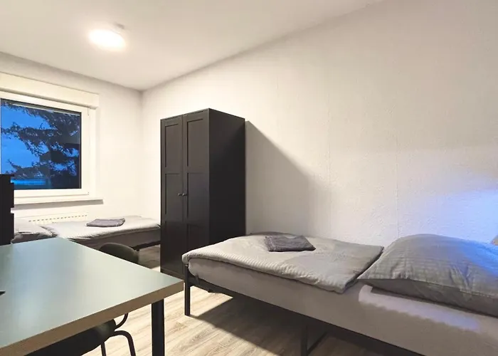 Myflat Mit 6 Betten, 3 Schlafzimmern Und Balkon Bei Leipzig Bmw, Amazon, Porsche, Messe *