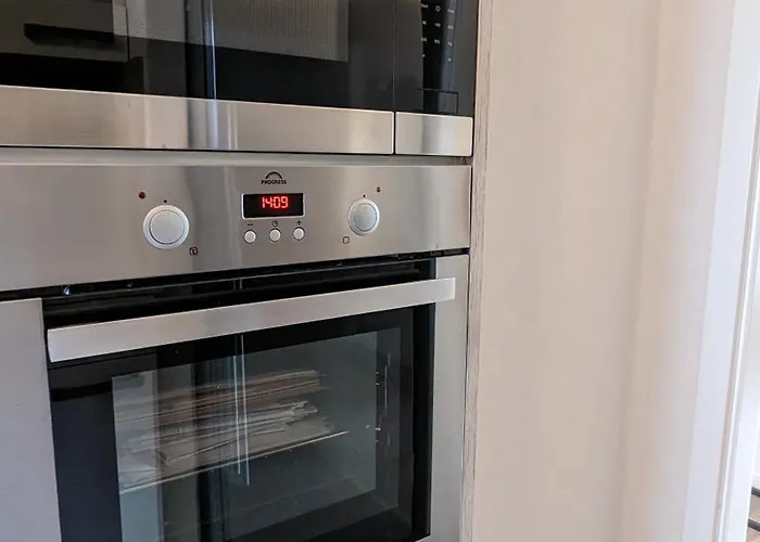 Myflat Mit 6 Betten, 3 Schlafzimmern Und Balkon Bei Leipzig Bmw, Amazon, Porsche, Messe * Jesewitz